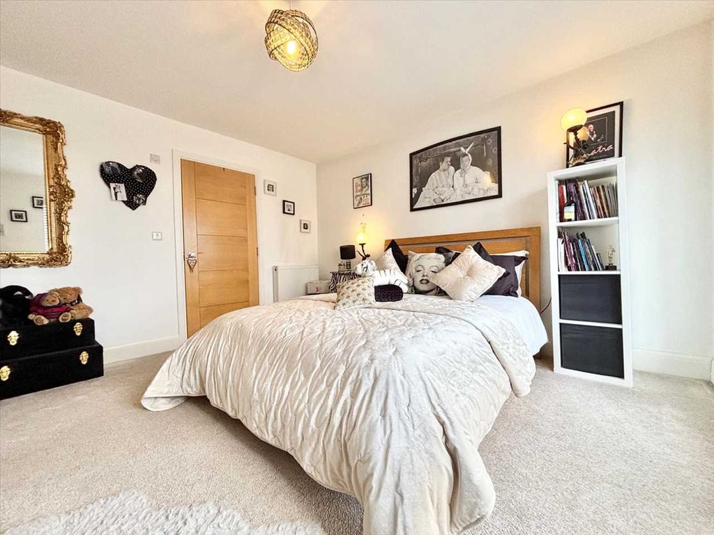 Property photo 3 of 26
