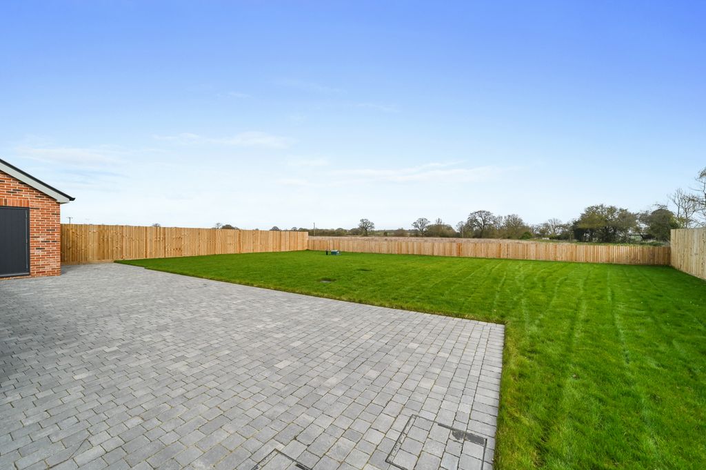 Property photo 3 of 33 Pt-Ja-Oakview-8