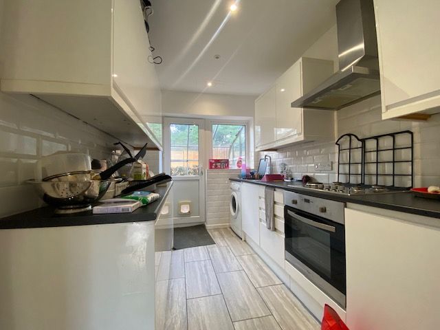 Property photo 2 of 8 Kitchen