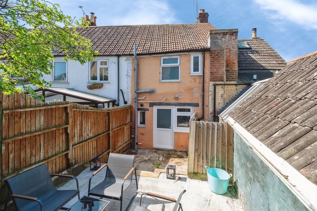 Property photo 2 of 18