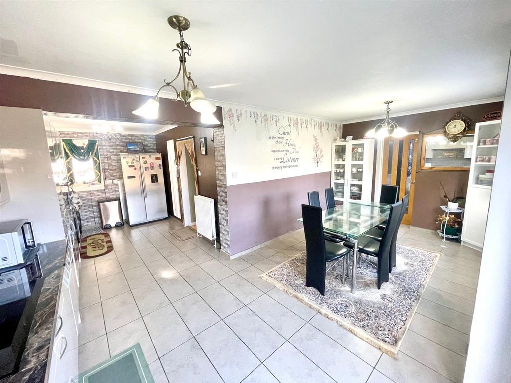 Property photo 2 of 16 Kitchen Diner.Jpg