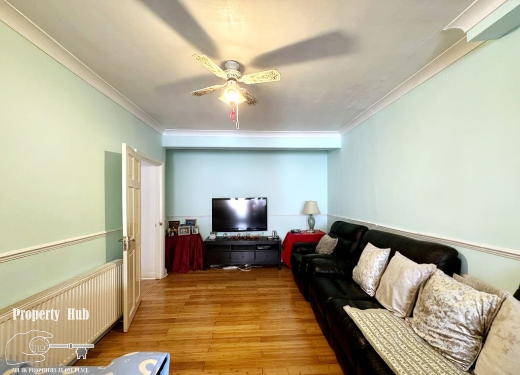 Property photo 2 of 18