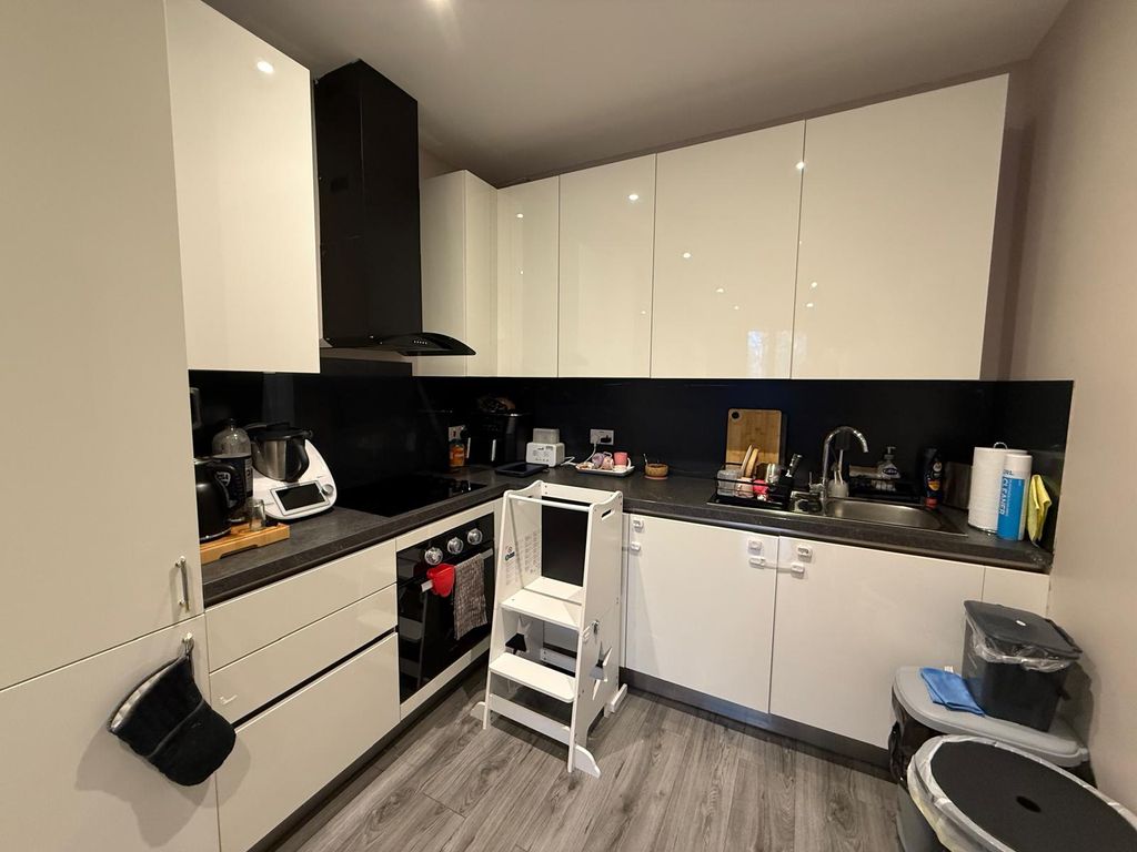 Property photo 2 of 5 Kitchen