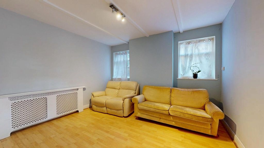 Property photo 2 of 17 Photo 10