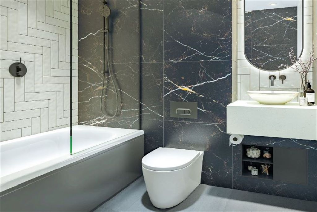 Property photo 3 of 9 Bathroom