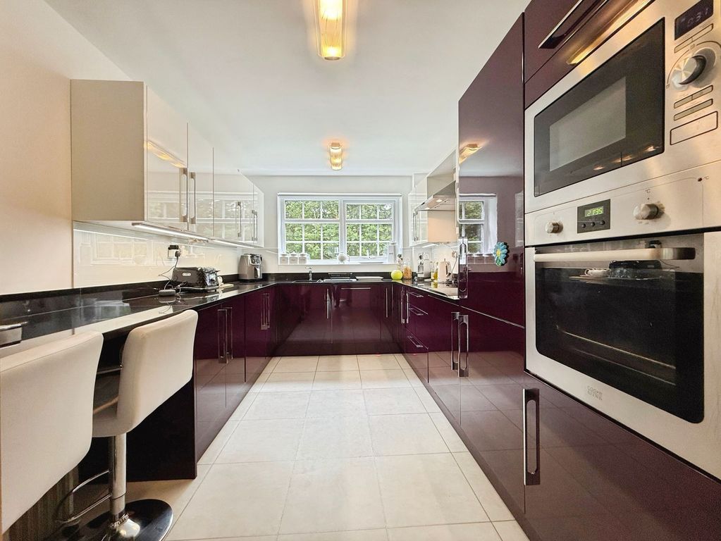 Property photo 3 of 26 Kitchen Breakfast Room