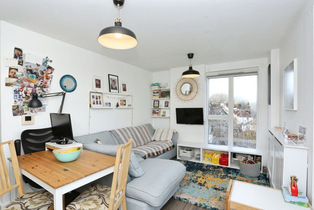 Property photo 3 of 13 Pbox-Img.Jpg