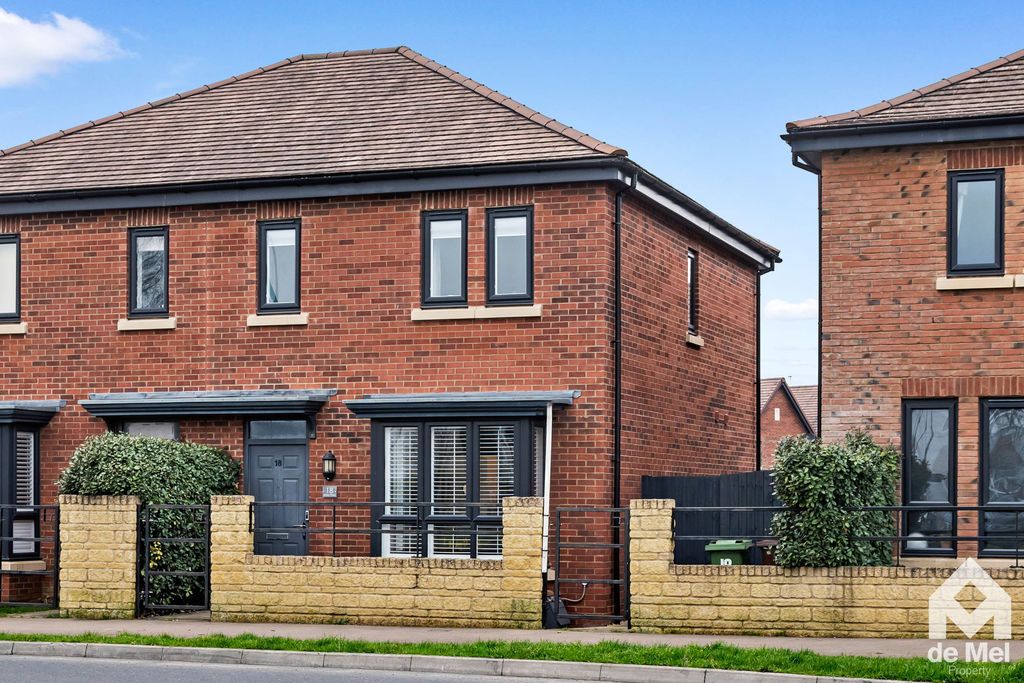 Property photo 1 of 17 Photo 17