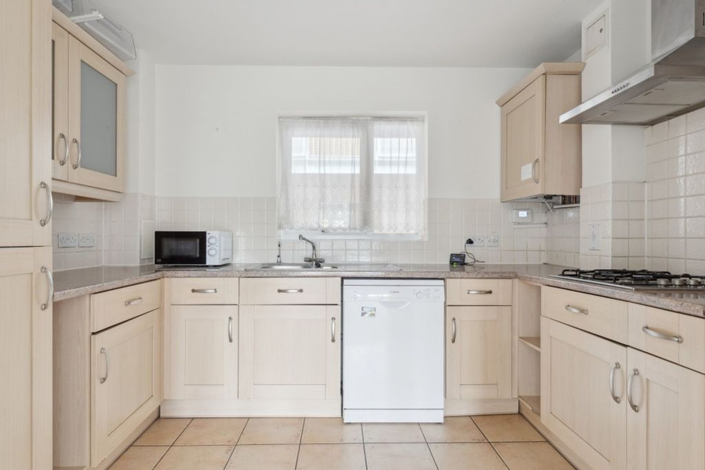 Property photo 2 of 27