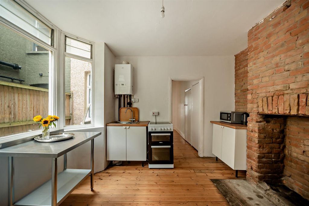 Property photo 2 of 24 Kitchen