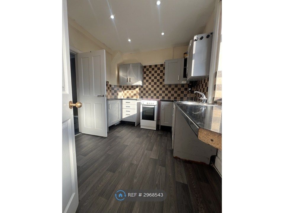 Property photo 2 of 16 Modern Kitchen