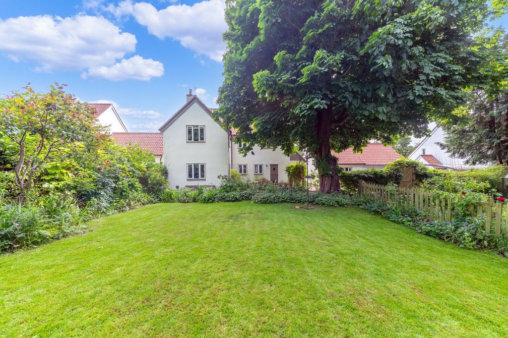 Property photo 1 of 37