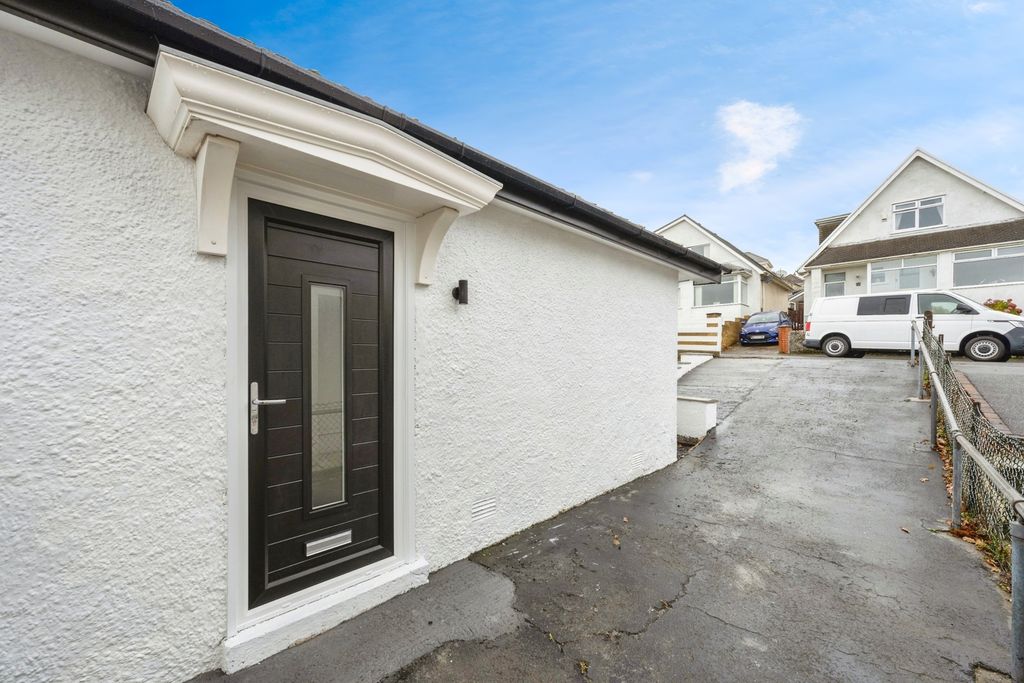 Property photo 3 of 17 Photo