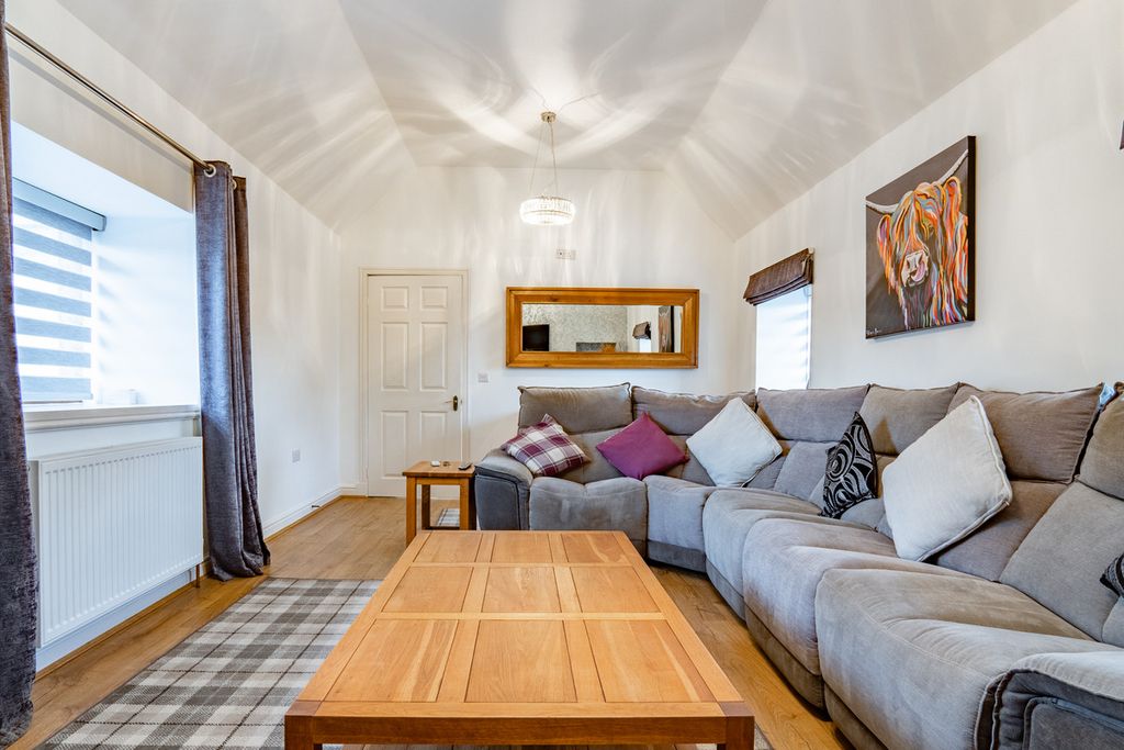 Property photo 2 of 33