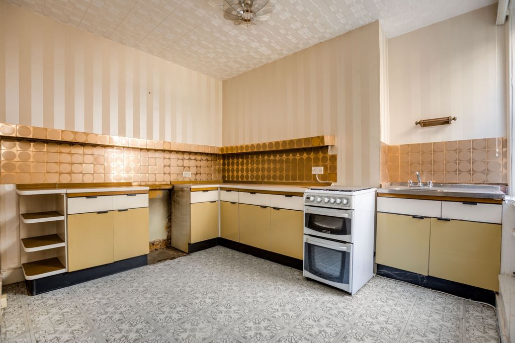 Property photo 3 of 4