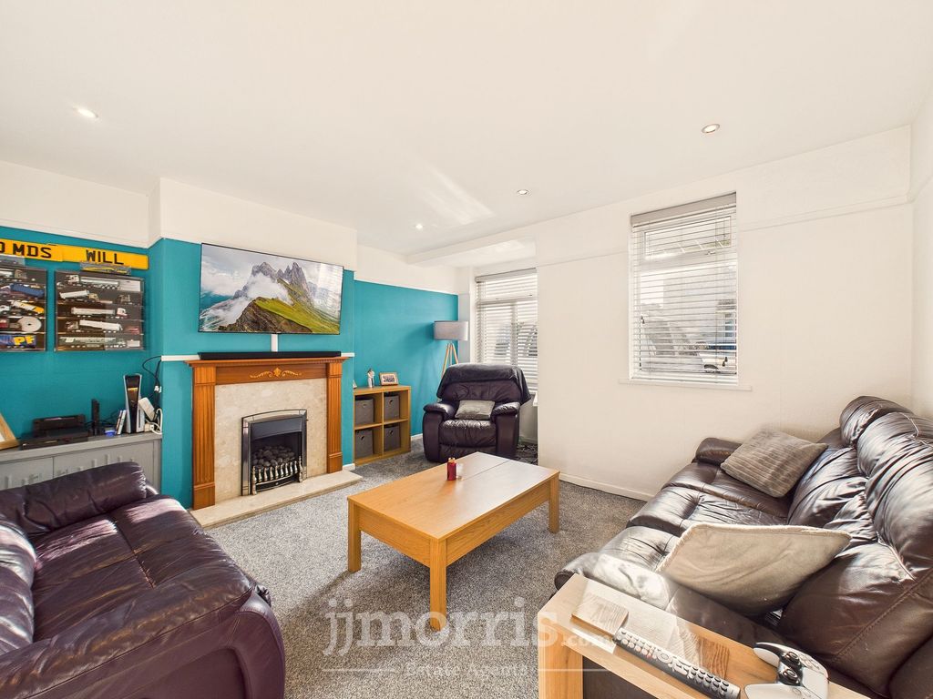 Property photo 3 of 21