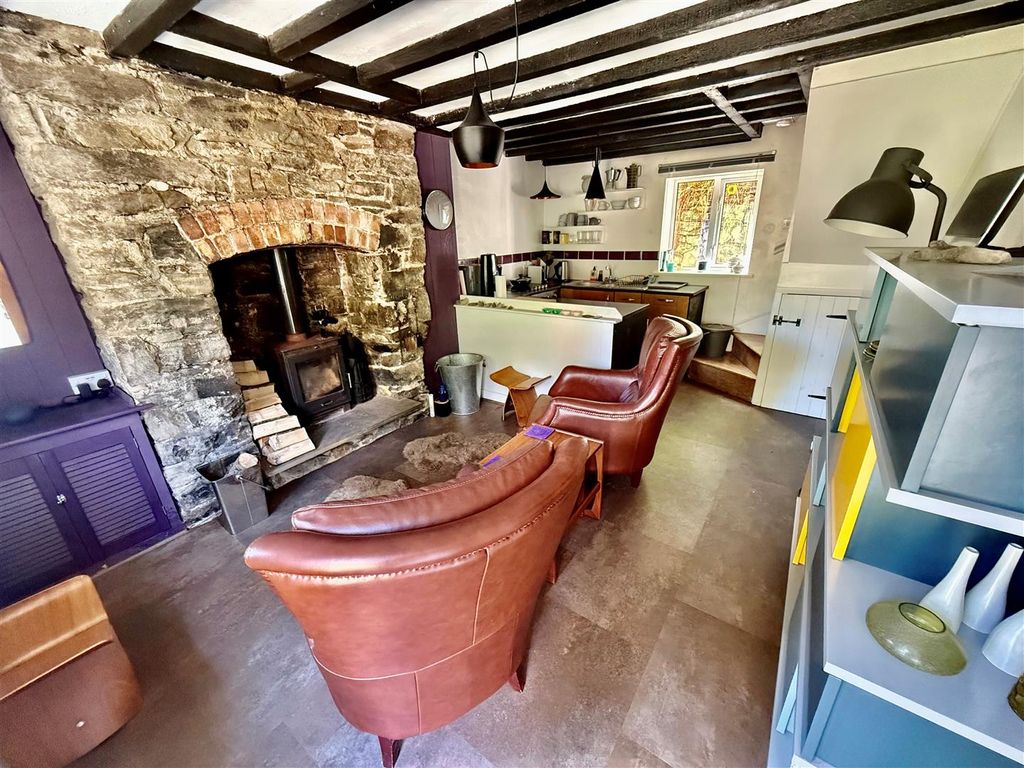 Property photo 2 of 17 Lounge