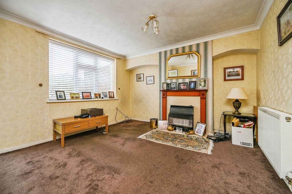 Property photo 2 of 12 Lounge