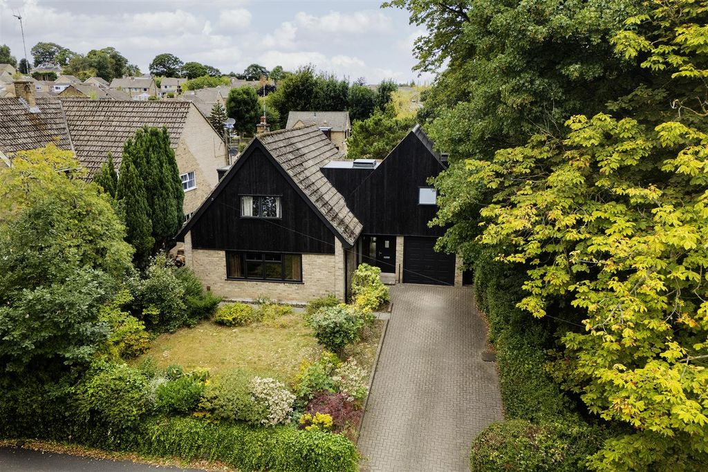 Property photo 1 of 33