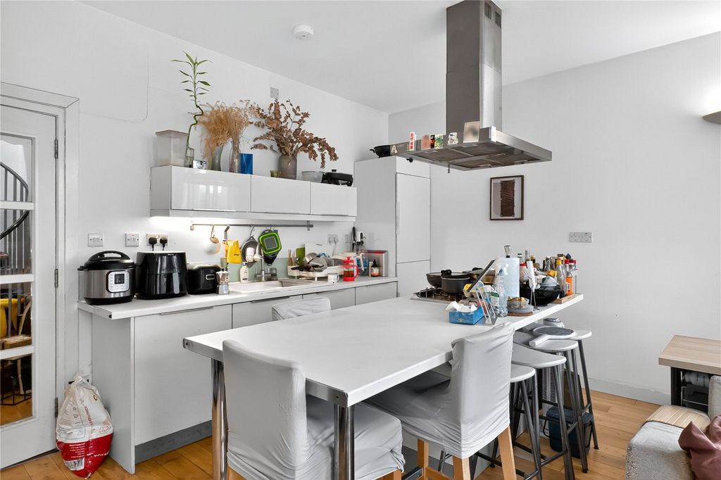 Property photo 2 of 19 Kitchen