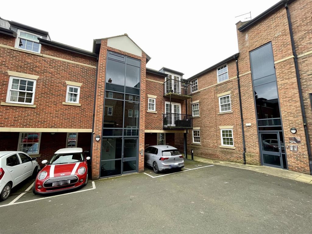 Property photo 3 of 13 Externally