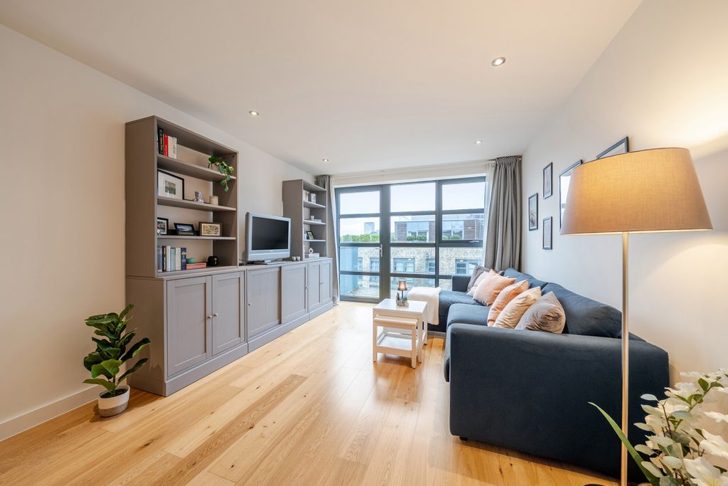 Property photo 1 of 20 Reception