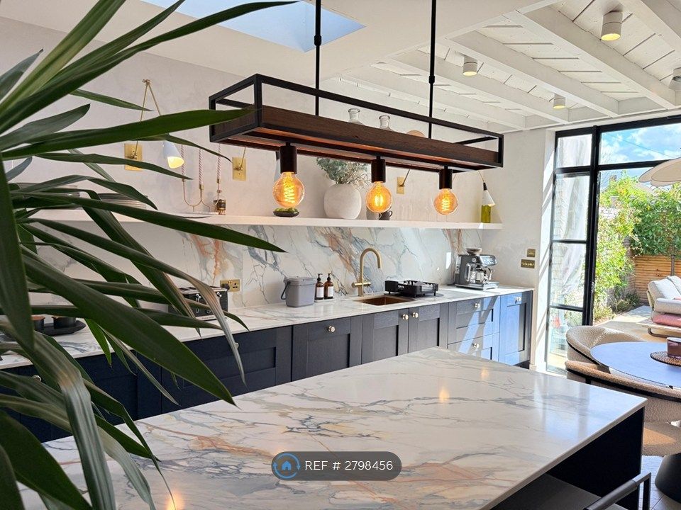 Property photo 1 of 28