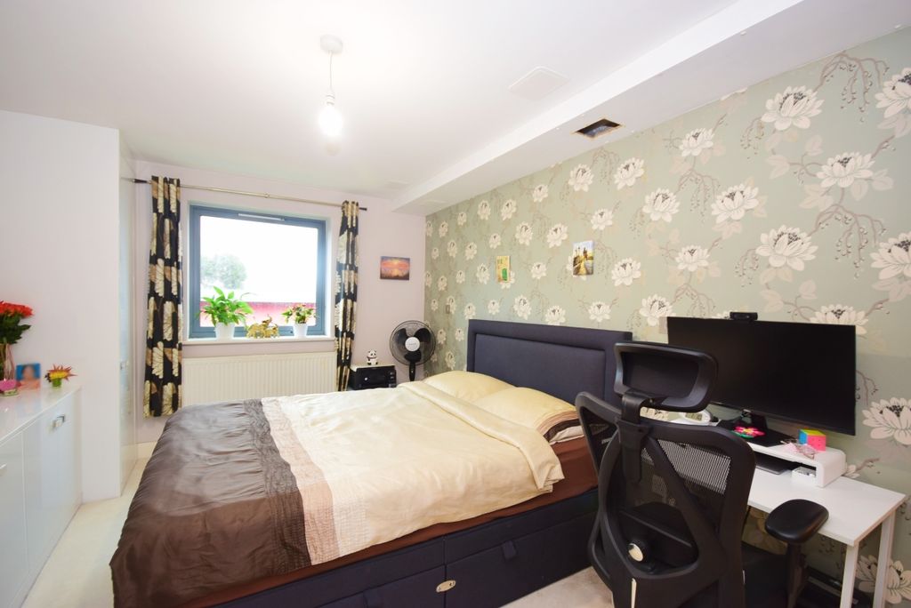 Property photo 2 of 7 Bed 1