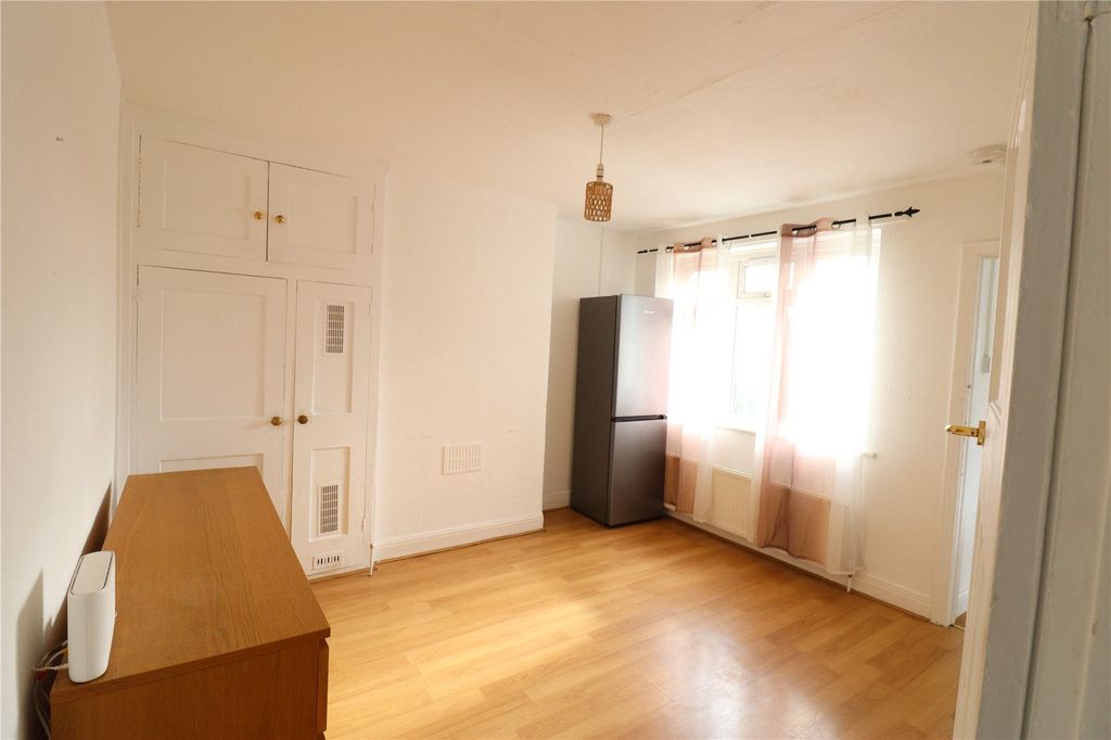 Property photo 2 of 8 Picture No. 10