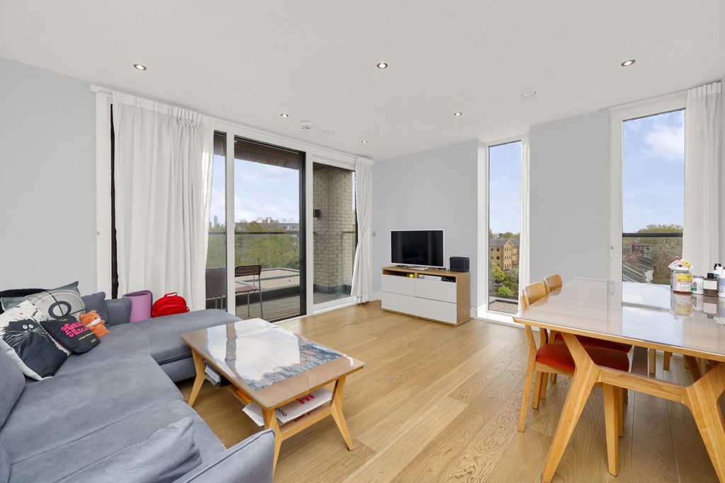 Property photo 2 of 24 Living Room