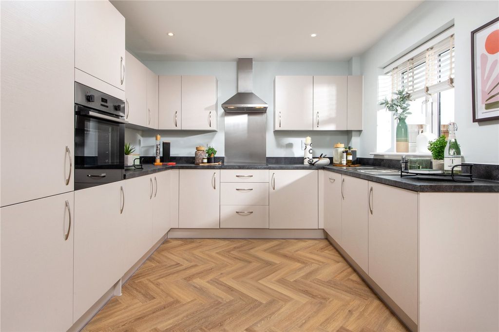 Property photo 3 of 10 Show Home