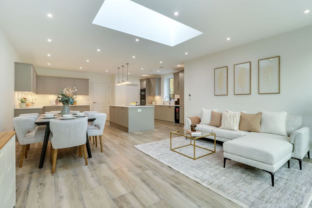 Property photo 2 of 38