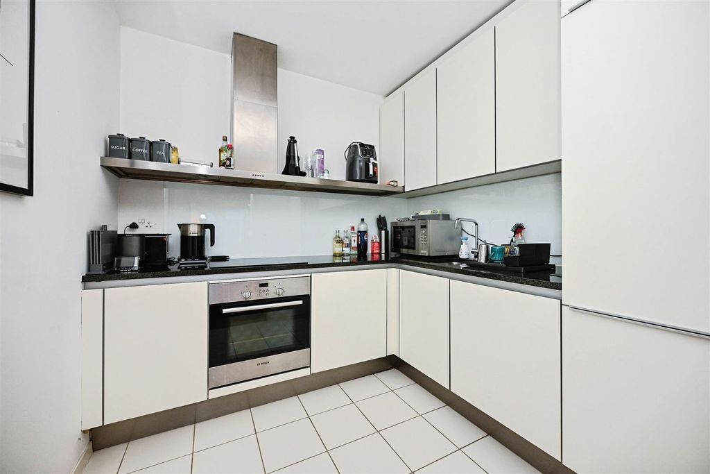 Property photo 3 of 21 Kitchen