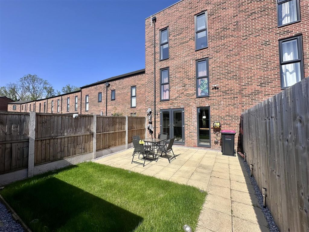 Property photo 1 of 28
