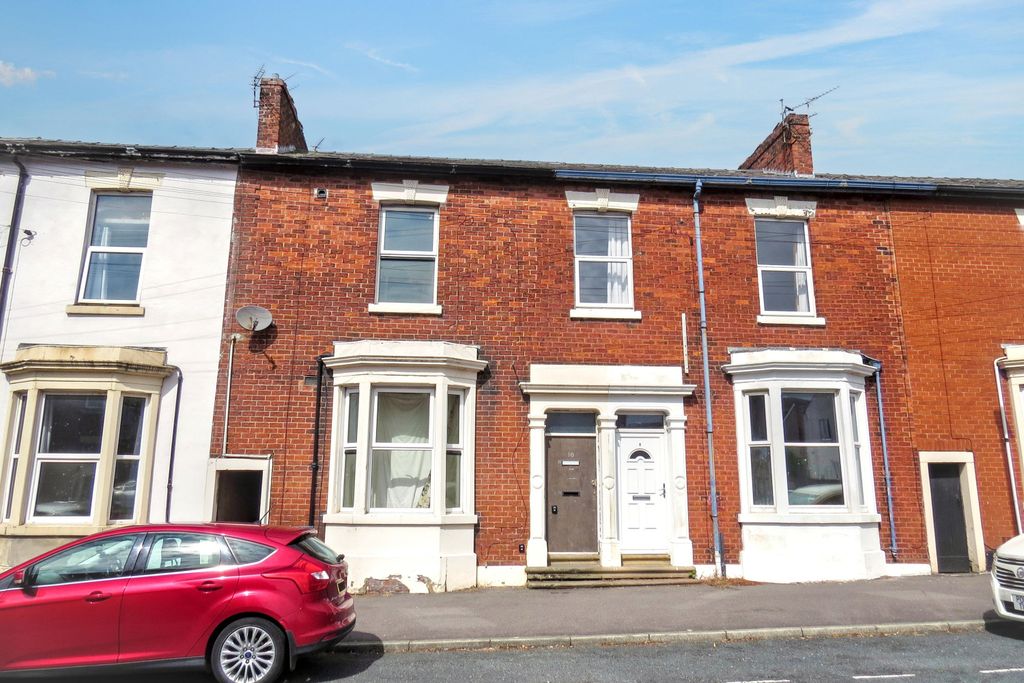 Property photo 1 of 18 First Floor, 10 Ripon Street, Plungington, Preston, Lancashire, Pr1 7Ul