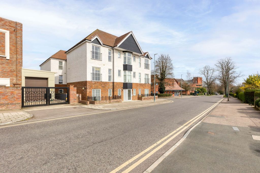 Property photo 1 of 12