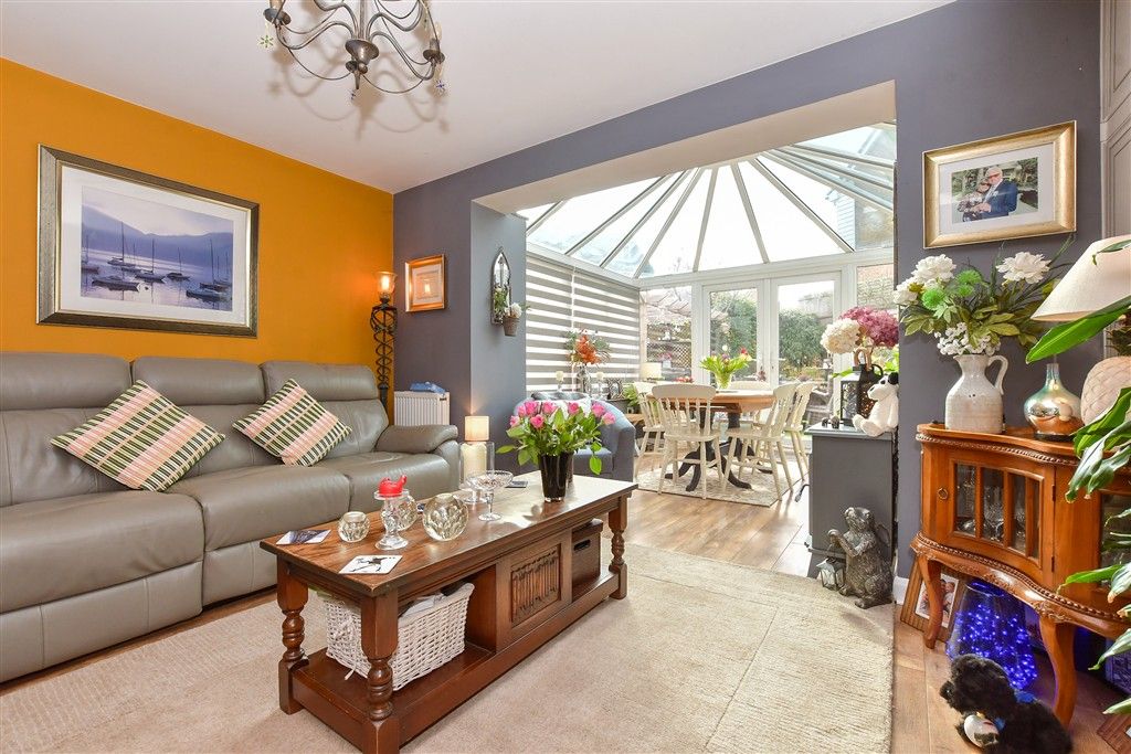 Property photo 1 of 15 Lounge