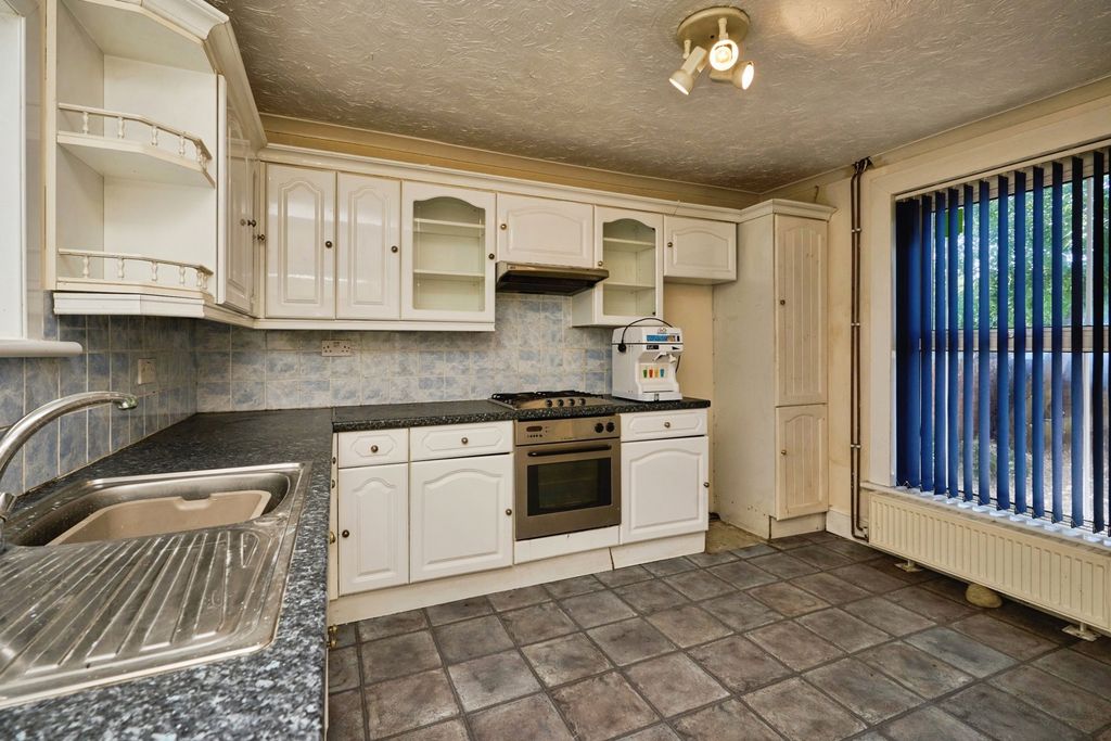 Property photo 2 of 16 Kitchen/Diner