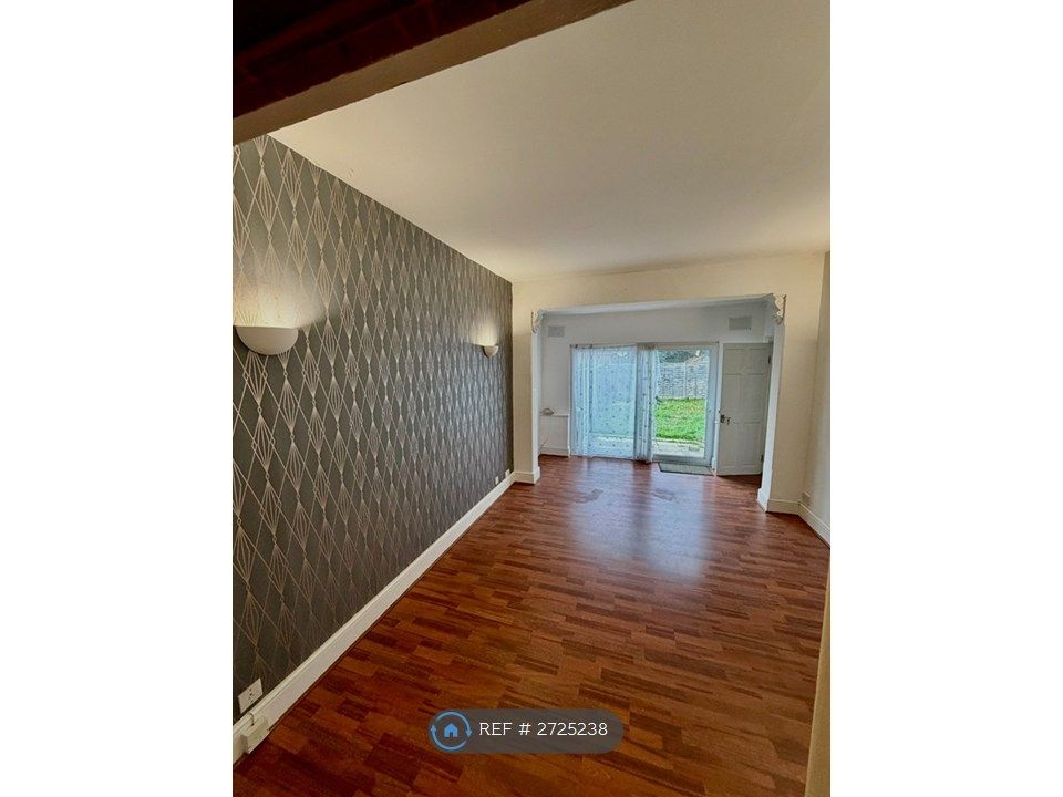 Property photo 1 of 9 Living Room