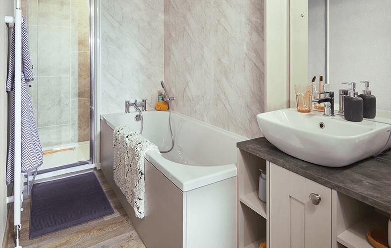 Property photo 2 of 10 Bathroom