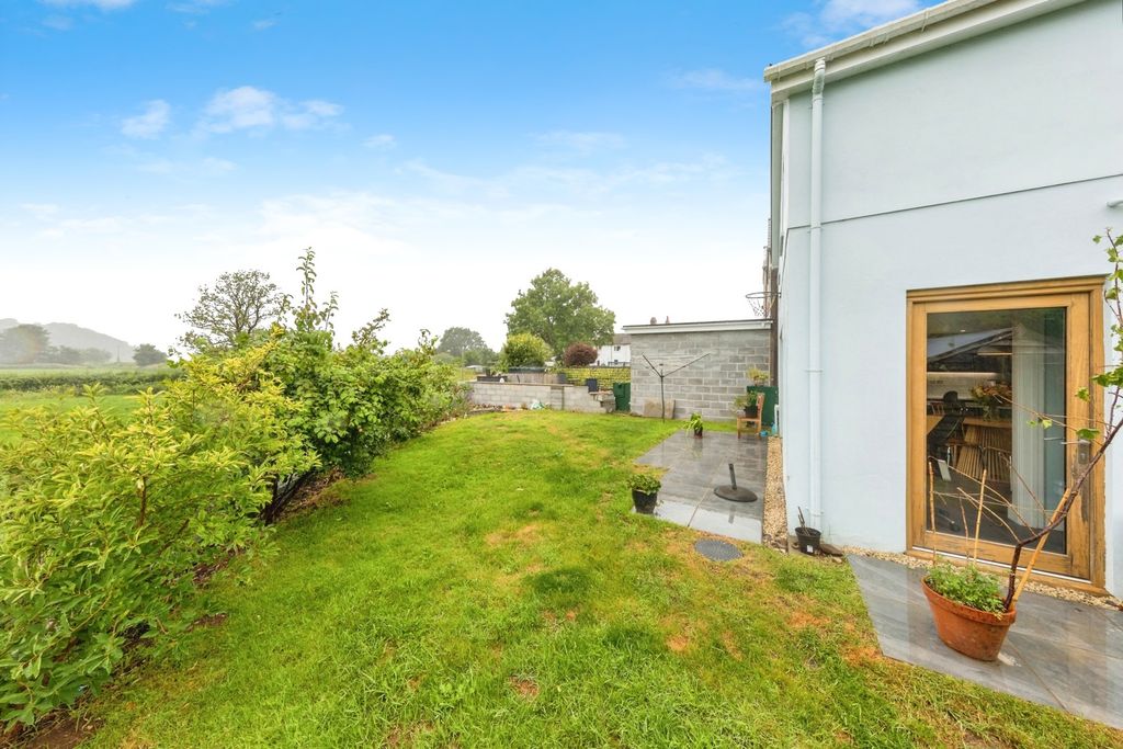 Property photo 2 of 16 Photo