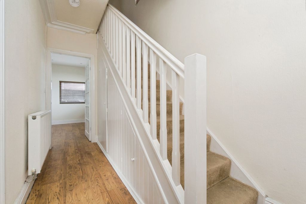 Property photo 3 of 20 Pbox-Img.Jpg