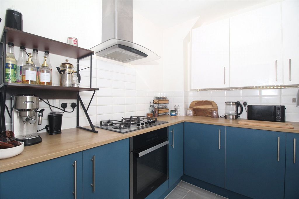 Property photo 3 of 16 Fitted Kitchen