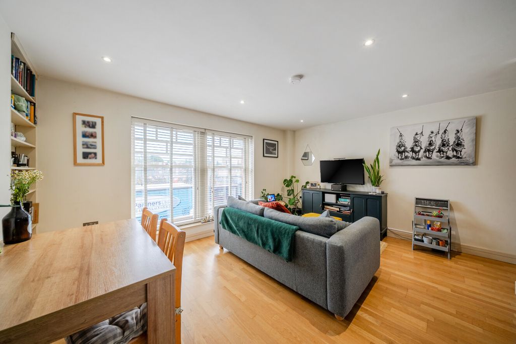 Property photo 3 of 15 1523048-9-1A0Aea7...
