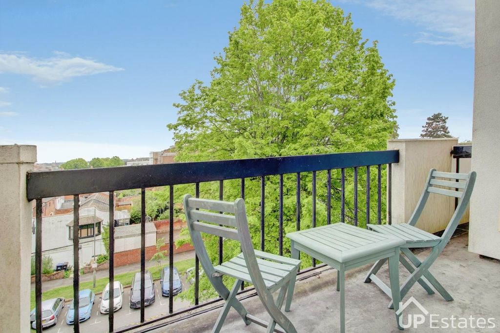 Property photo 3 of 25