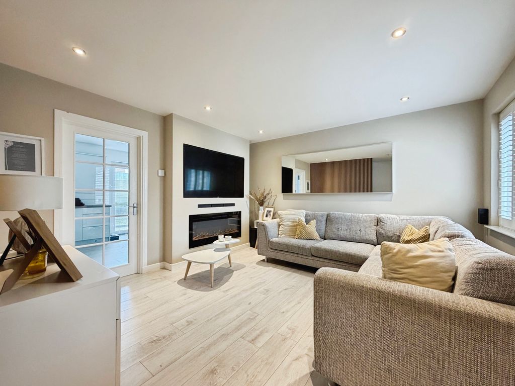 Property photo 2 of 14 Lounge