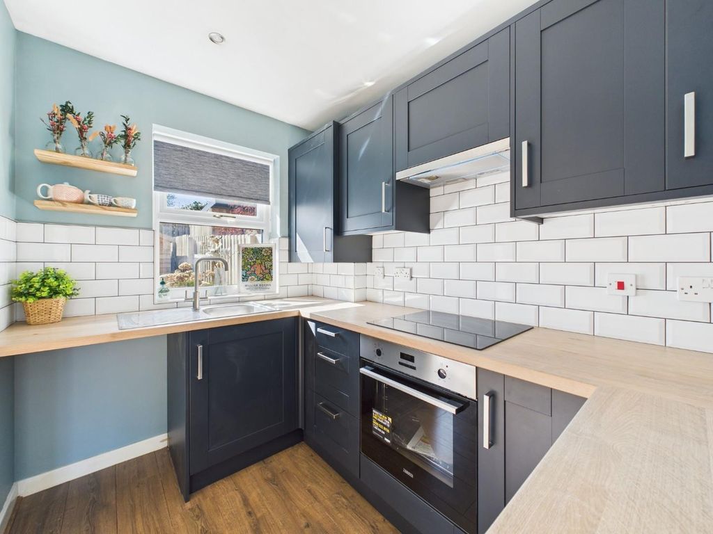 Property photo 2 of 12 Kitchen