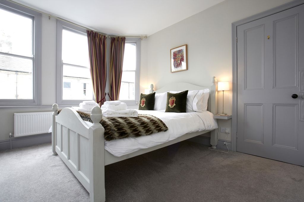 Property photo 2 of 36 Bed 2