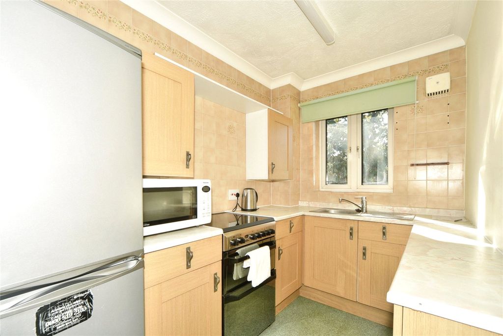 Property photo 3 of 11 Kitchen