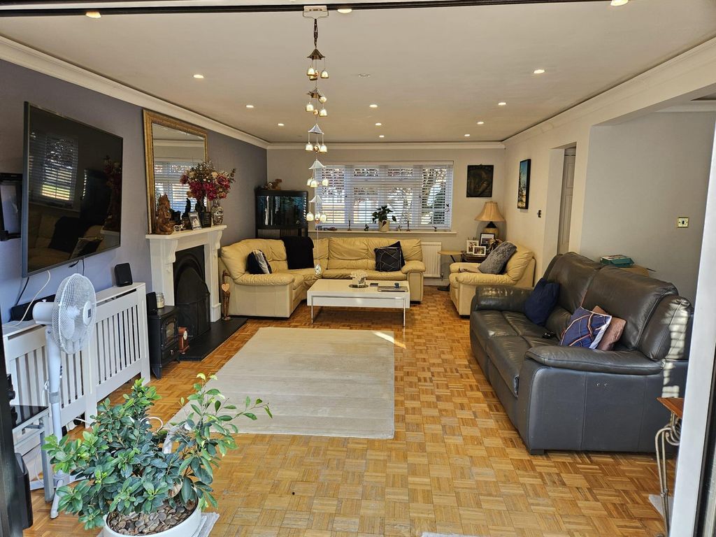 Property photo 3 of 37